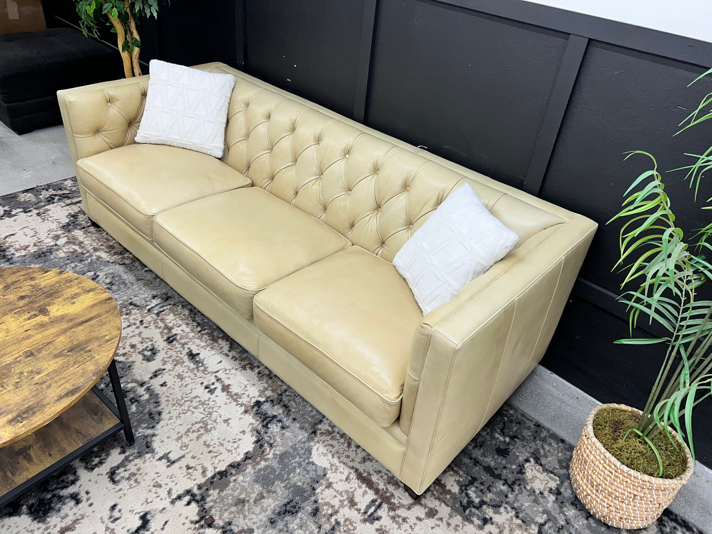 Gorgeous Beige Leather Chesterfield Sofa Couch