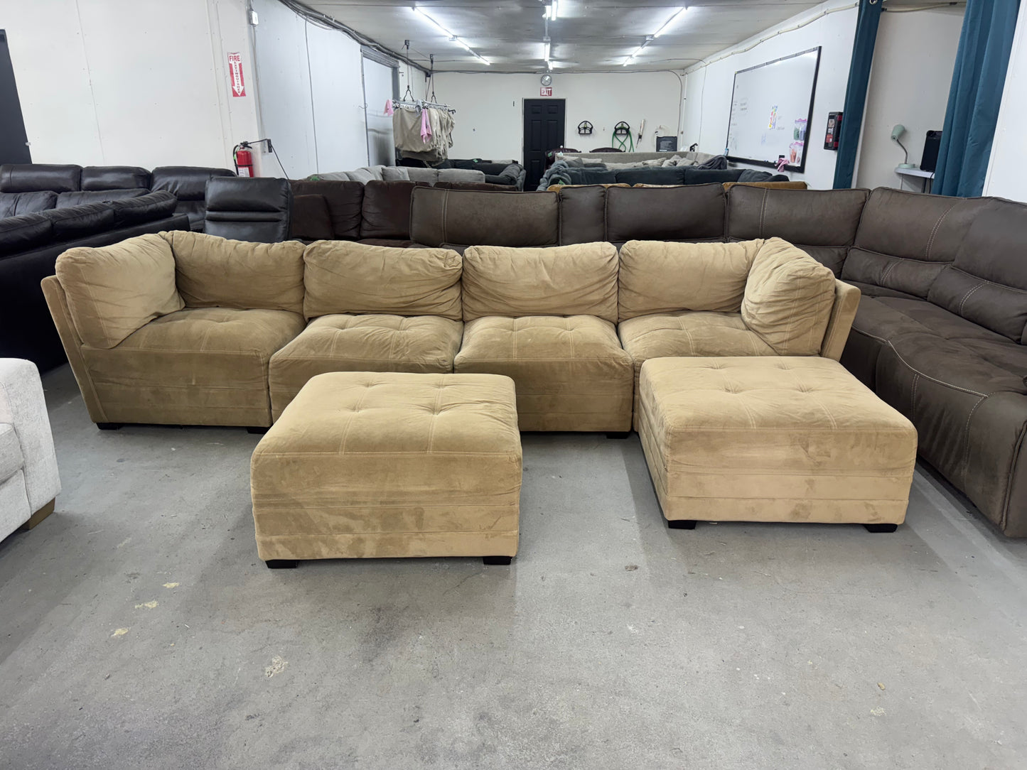 Tan Modular 6 Piece Sectional Couch w/ 2 Ottoman