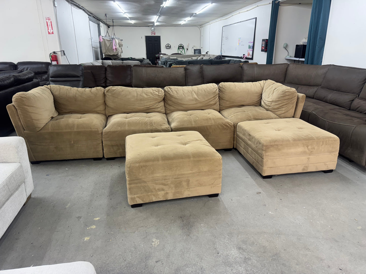 Tan Modular 6 Piece Sectional Couch w/ 2 Ottoman
