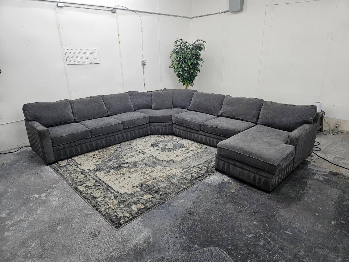 Absolute Monster Gray U Shape Sectional