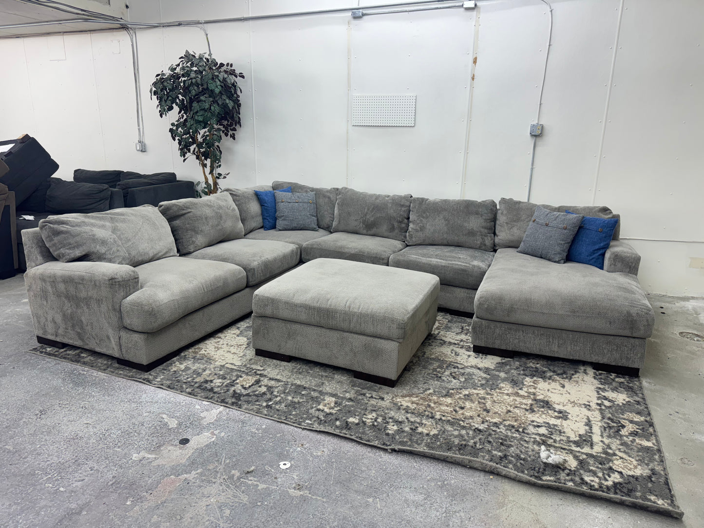 LIKE NEW Plush Gray U-Shape Sectional Sofa with Storage Ottoman