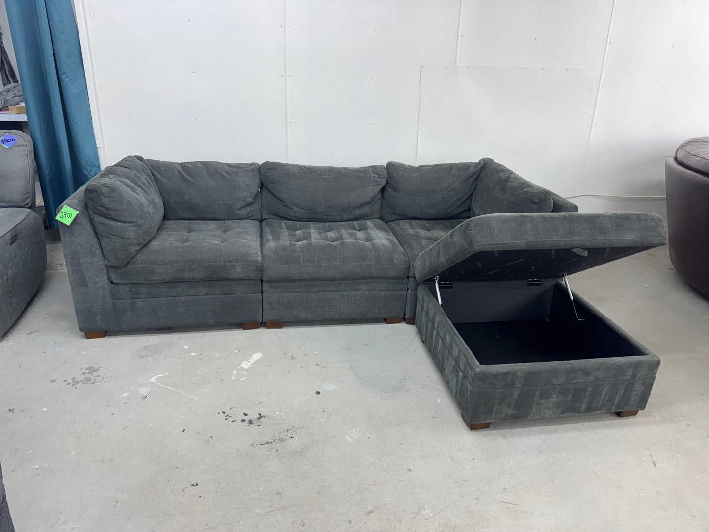 Thomasville Tisdale 4-Piece Modular Sofa with Storage Ottoman