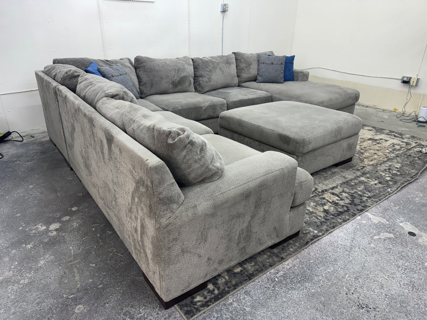 LIKE NEW Plush Gray U-Shape Sectional Sofa with Storage Ottoman