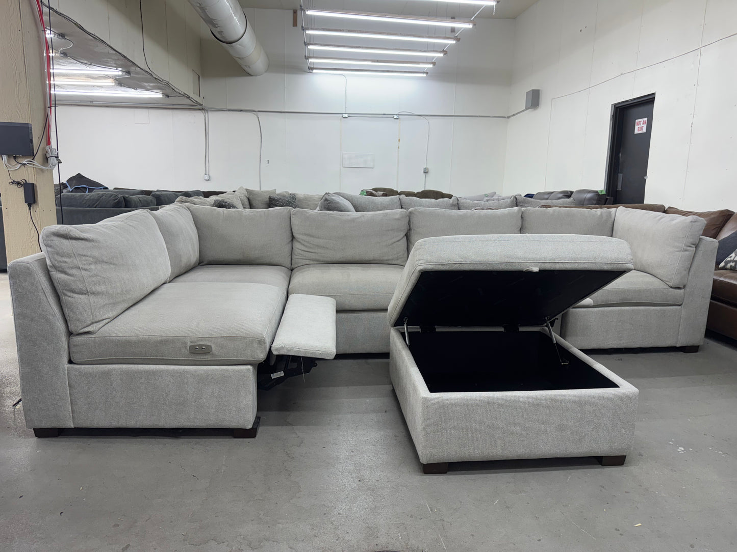Off-White 6 Piece Modular Sofa w/ 1 Recliner & Storage Ottoman