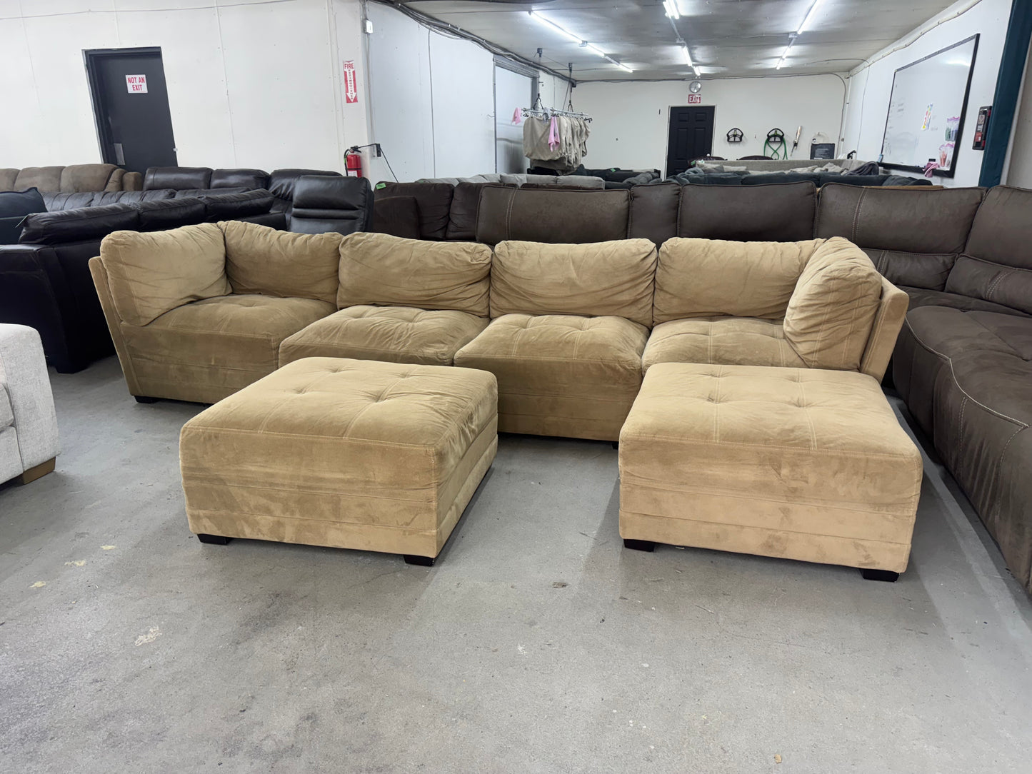 Tan Modular 6 Piece Sectional Couch w/ 2 Ottoman