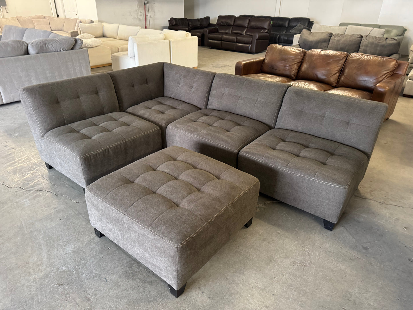 Like New Gray 5-Piece Modular Sectional w/ Ottoman