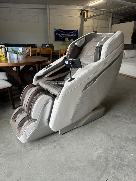 Kyota Kiyomi M698 4D Zero Gravity Massage Chair