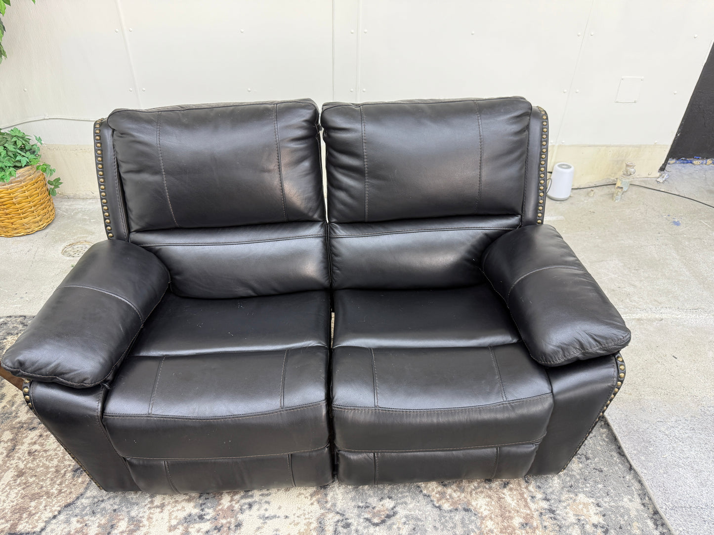 Reclining Sofa Set – Gorgeous LIKE NEW Abbyson Black Leather Couch & Loveseat