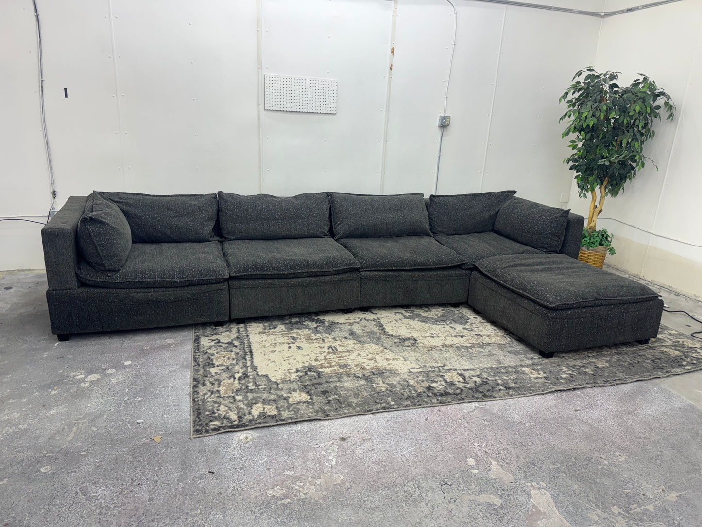 LIKE NEW Modular 5-Piece Albany Park Kova Sectional