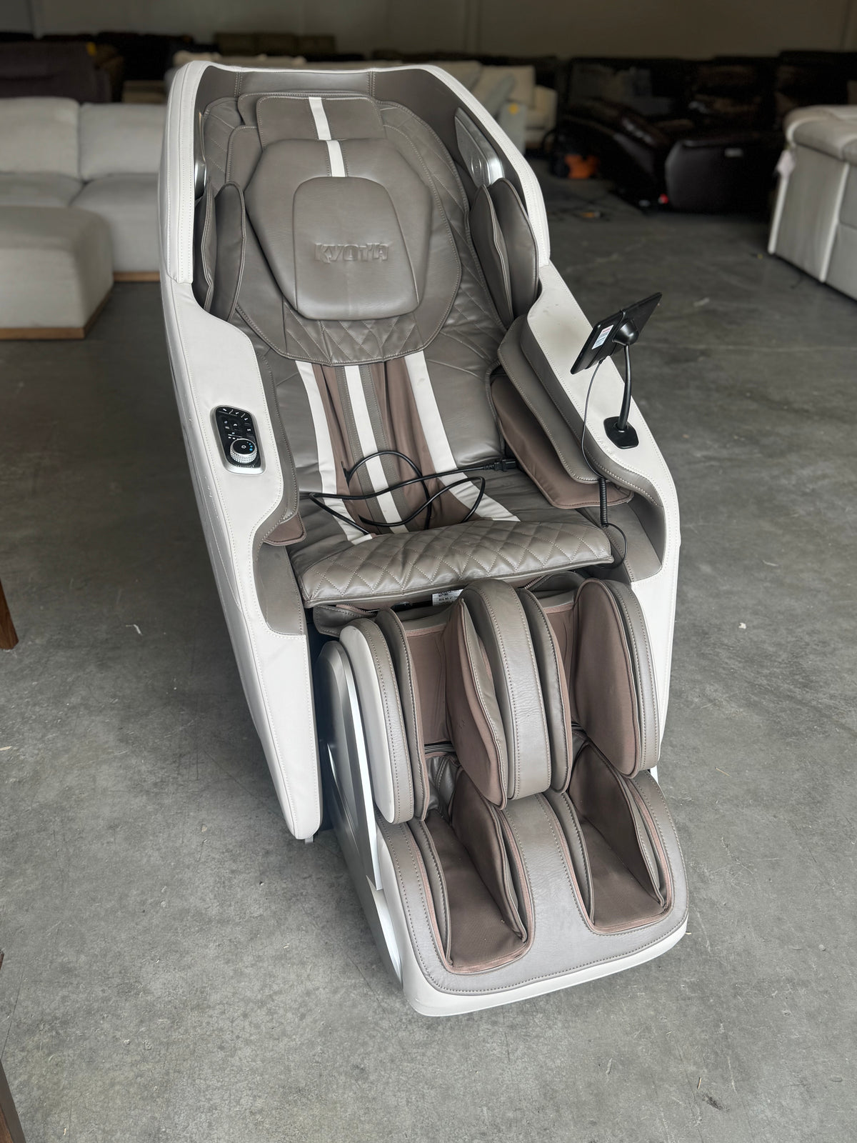 Kyota Kiyomi M698 4D Zero Gravity Massage Chair