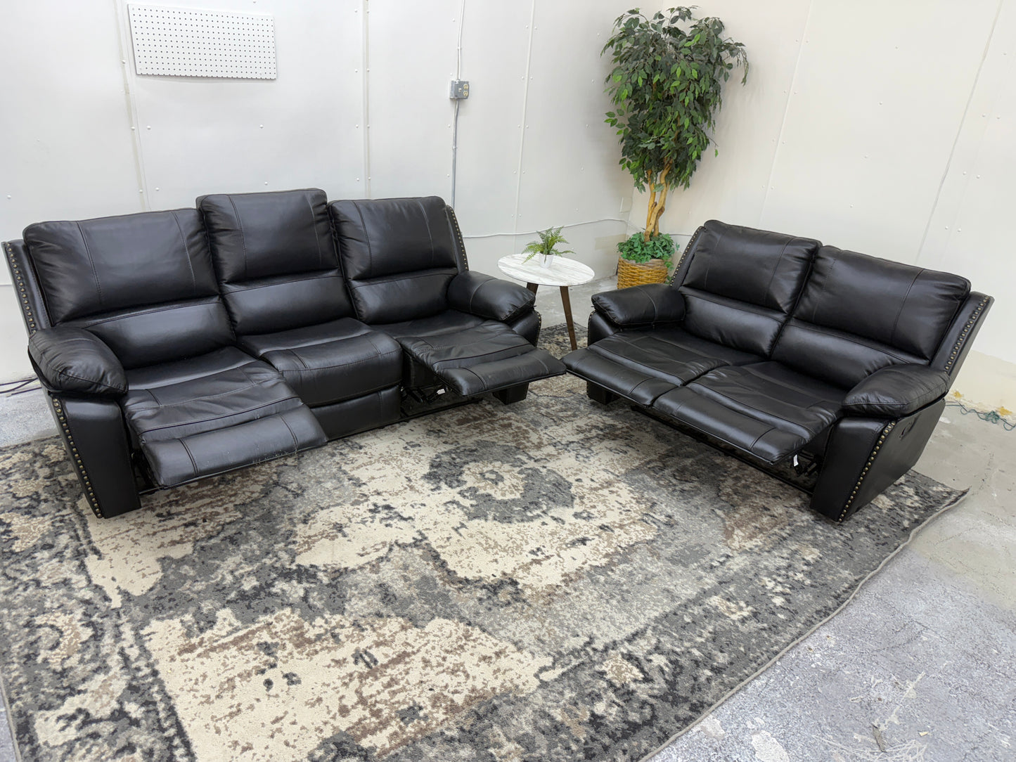 Reclining Sofa Set – Gorgeous LIKE NEW Abbyson Black Leather Couch & Loveseat