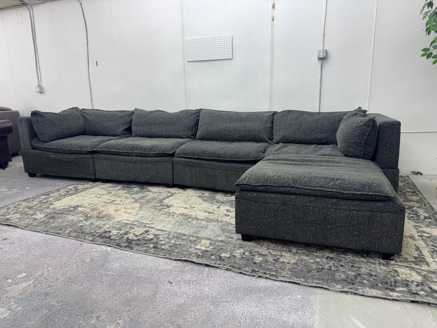 LIKE NEW Modular 5-Piece Albany Park Kova Sectional