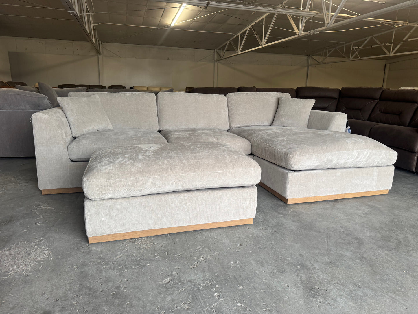 Beige Mid Century Modern L Shape Sectional w/ Reversible Chaise and Ottoman