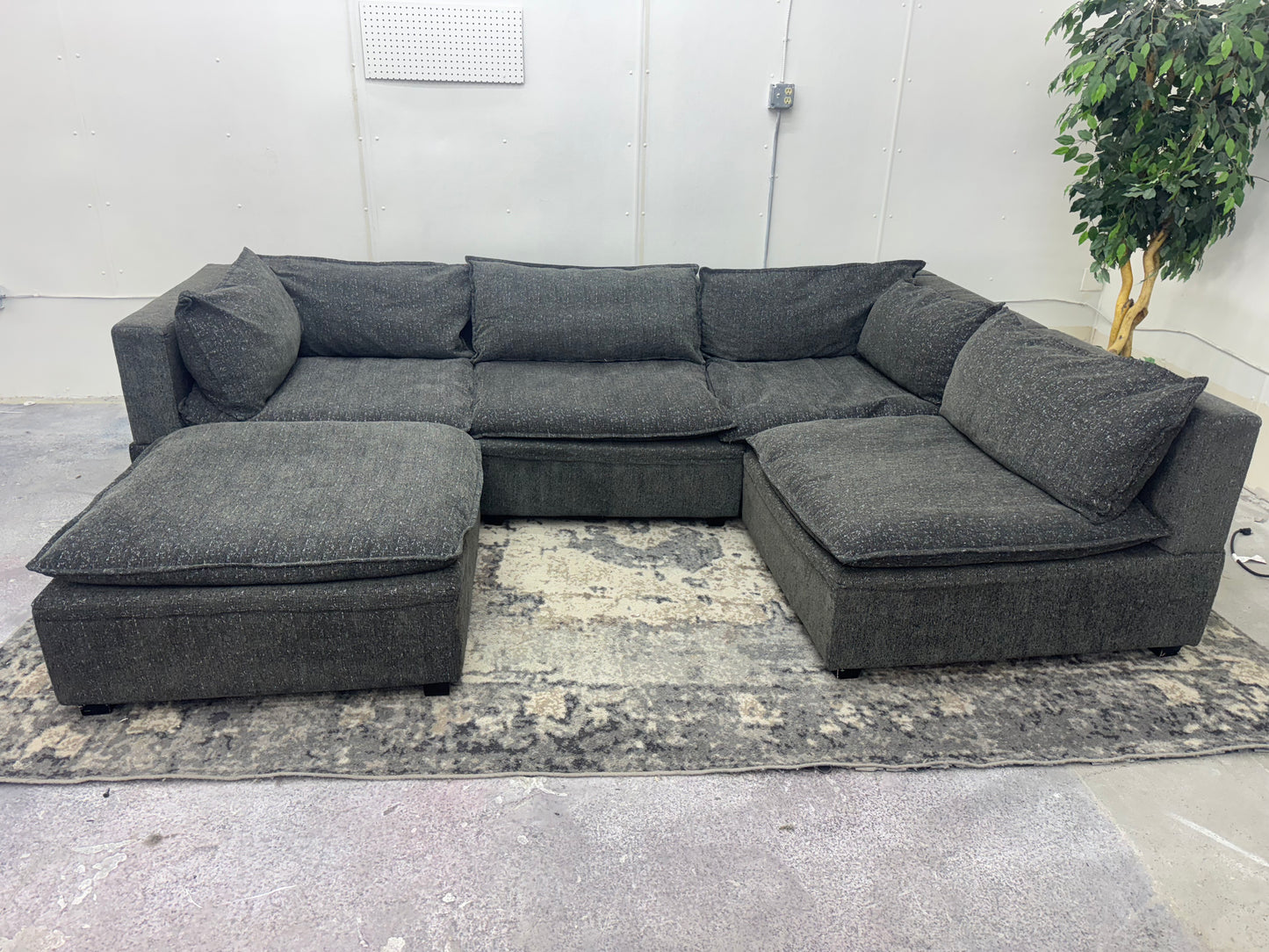 LIKE NEW Modular 5-Piece Albany Park Kova Sectional