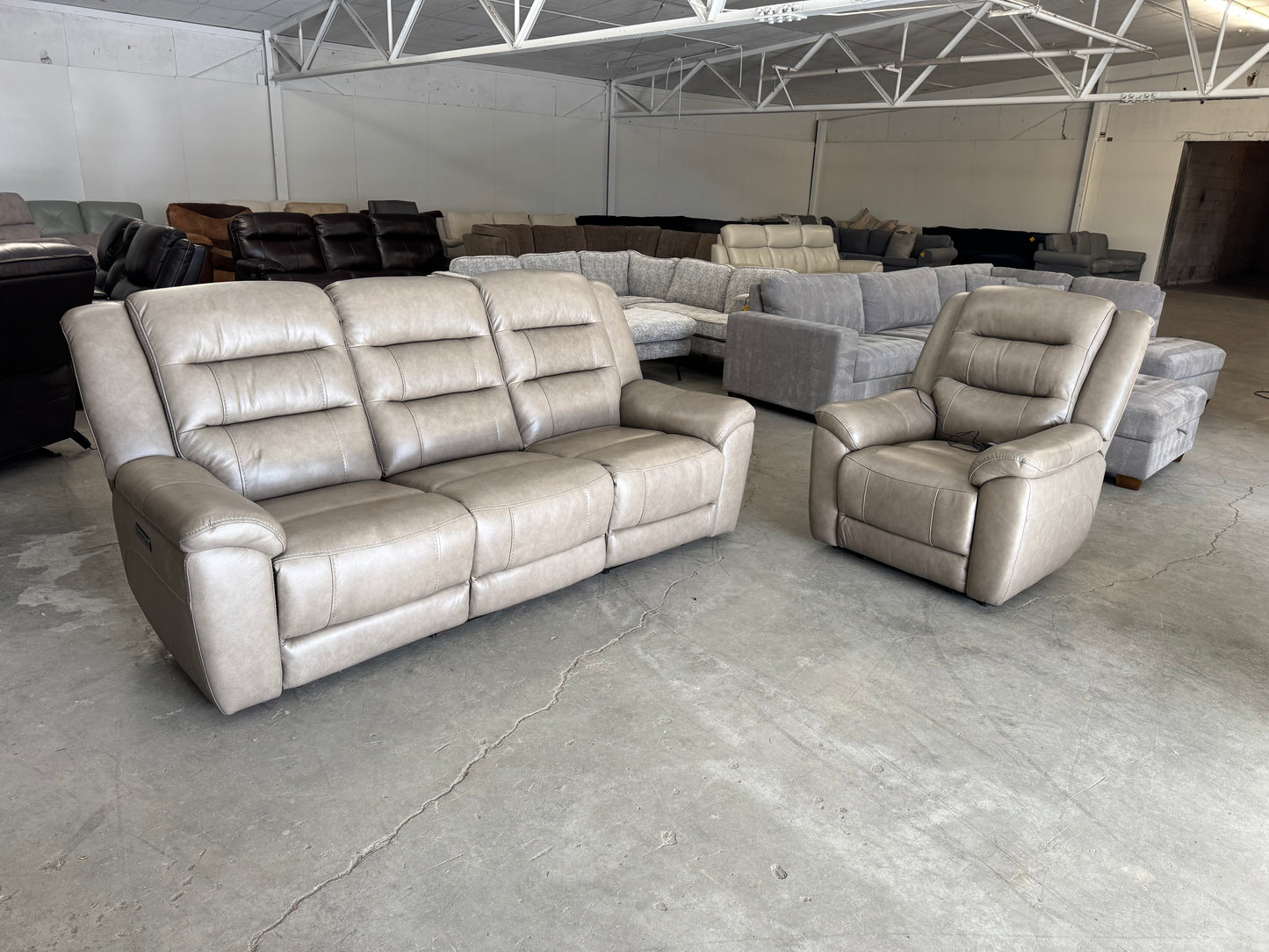 Brand New 4 Piece Leather Reclining Set (2 Sofas, 2 Armchairs)