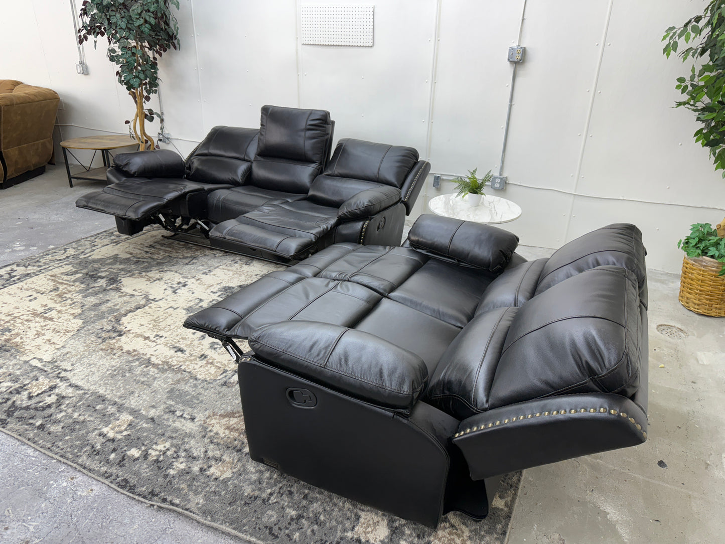 Reclining Sofa Set – Gorgeous LIKE NEW Abbyson Black Leather Couch & Loveseat