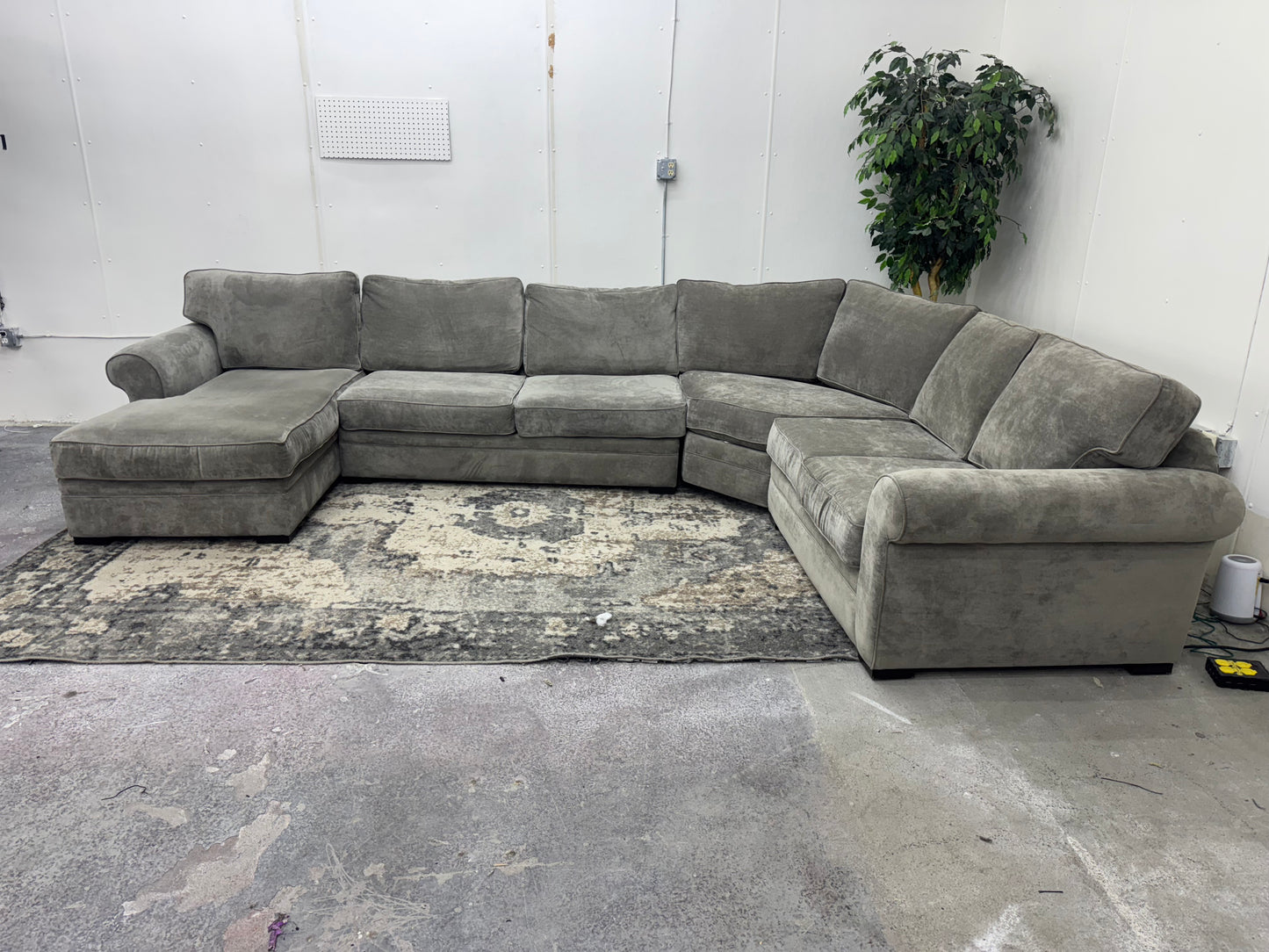 LIKE NEW Huge Gray U Shaped Sectional Couch