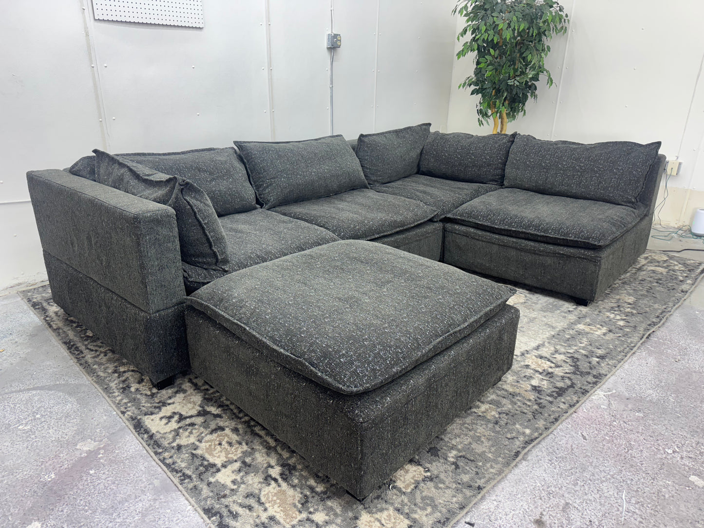 LIKE NEW Modular 5-Piece Albany Park Kova Sectional