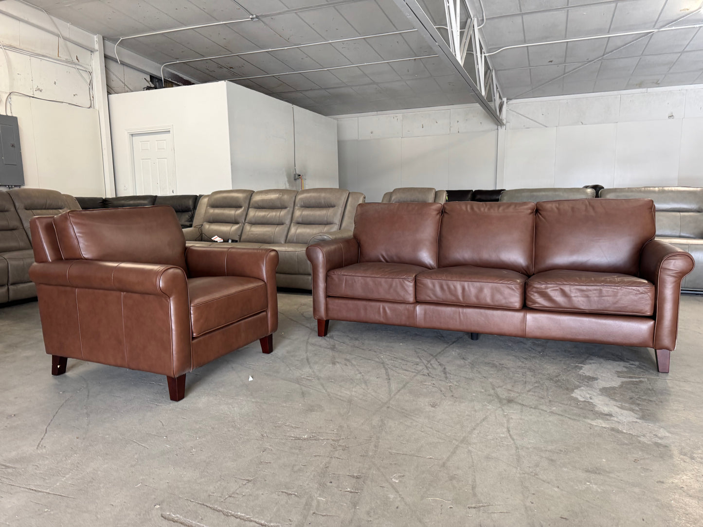 Like New Larsen 2-Piece Top Grain Leather Set