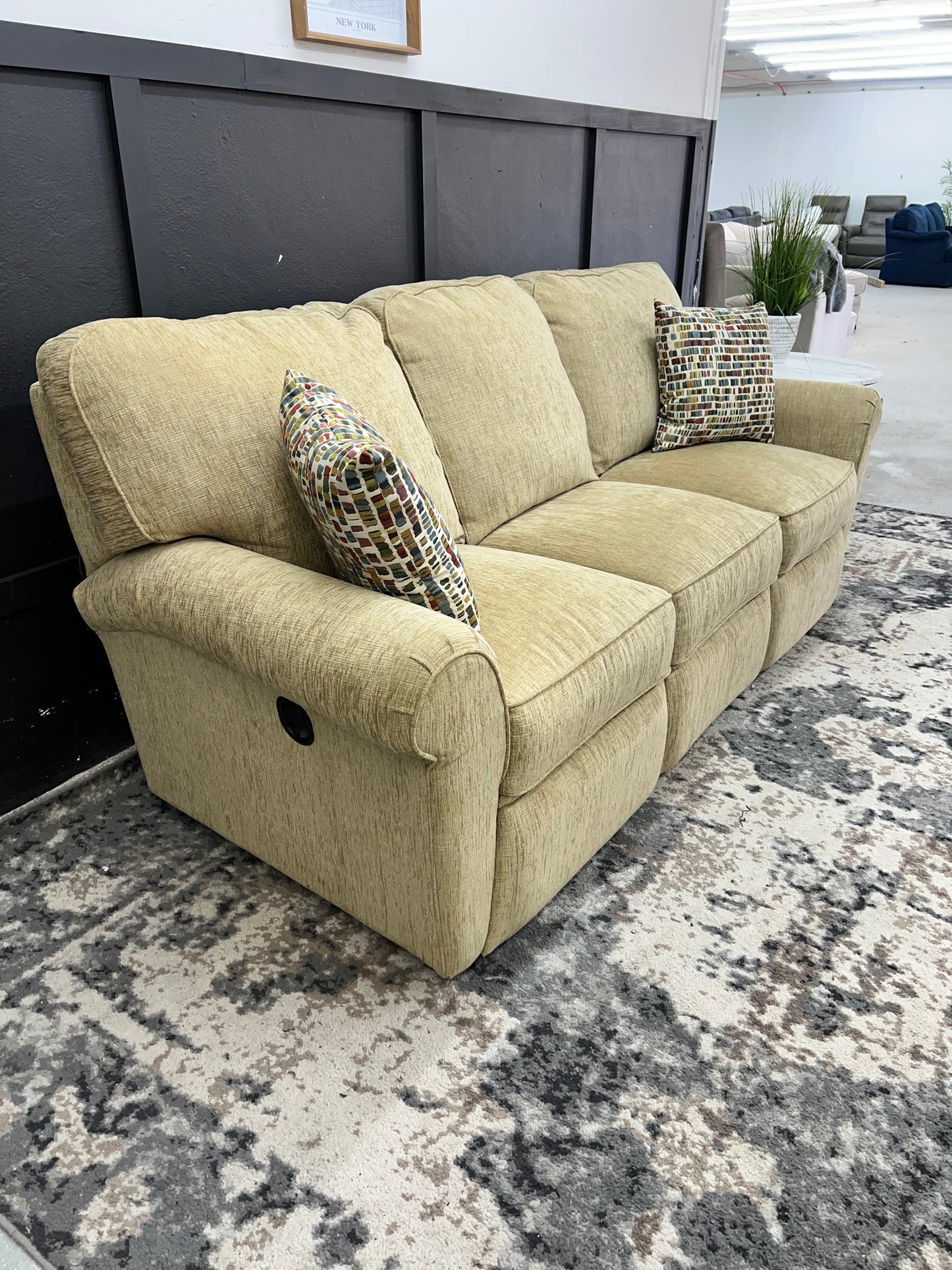 Gorgeous Beige La-Z-Boy Reclining Couch