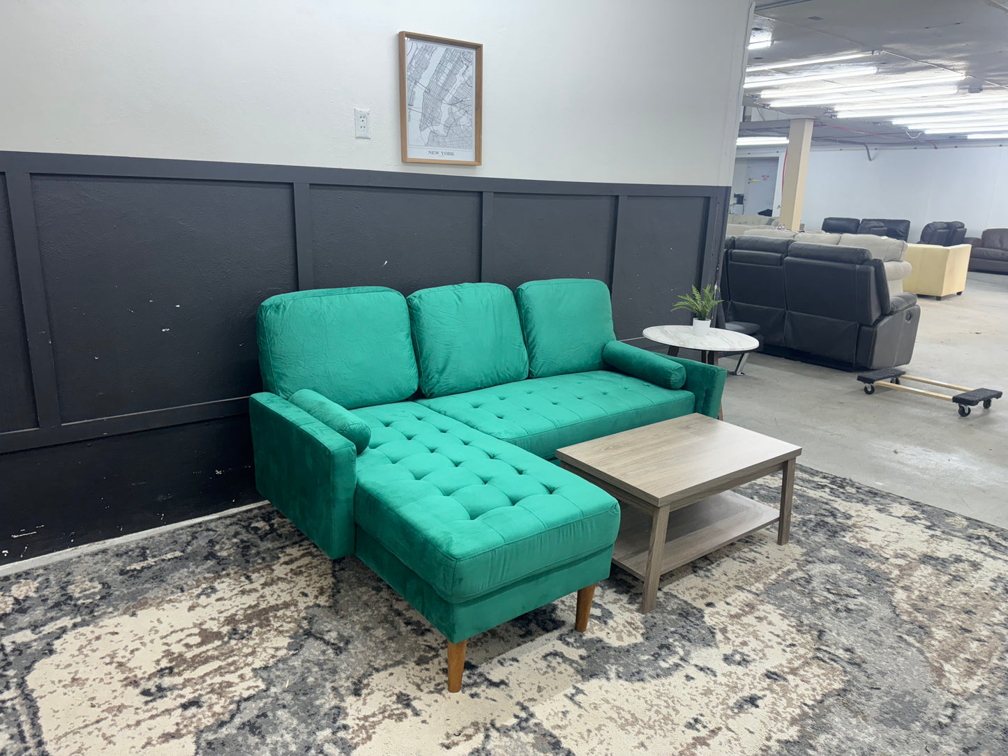 Gorgeous LIKE-NEW Mid Century Modern Emerald Green Velvet Sectional Couch