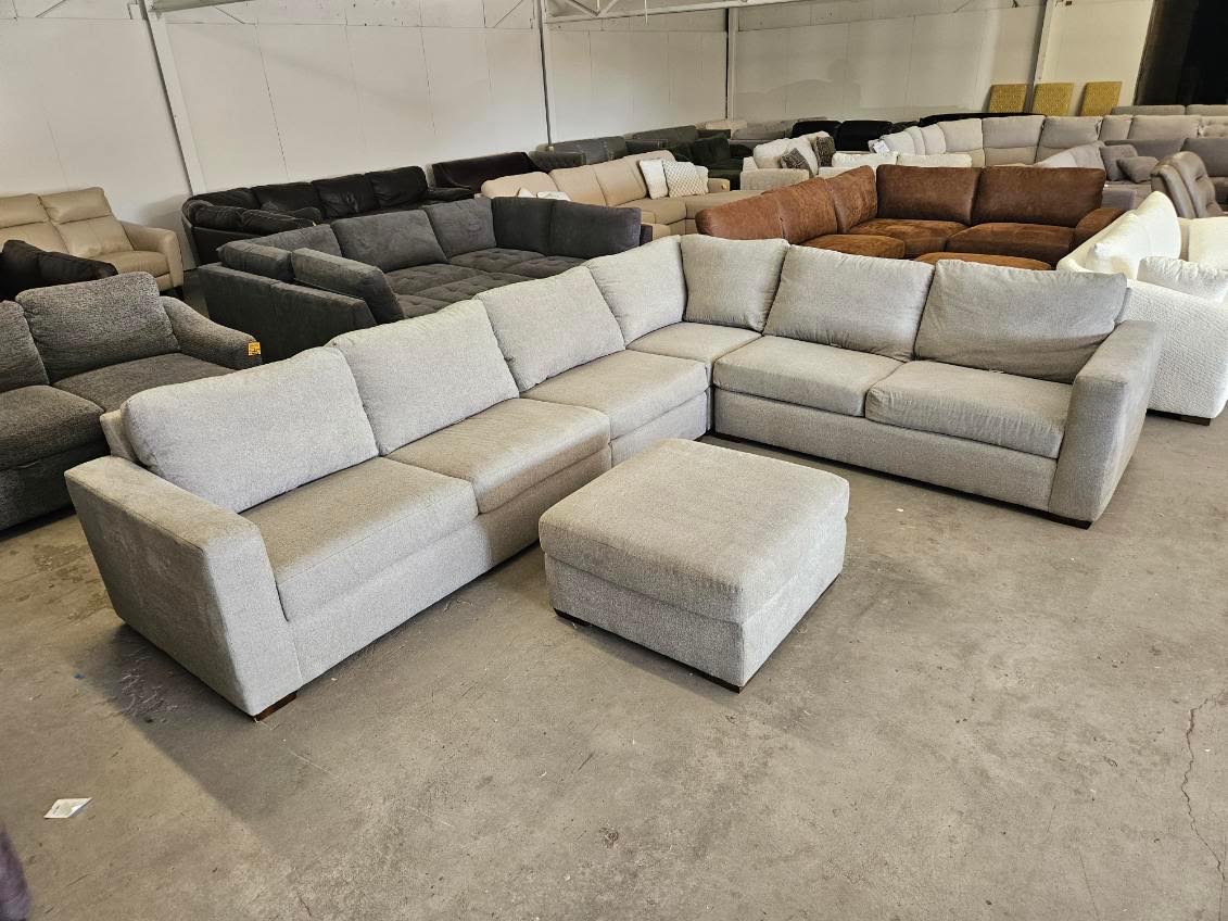 Flexsteel 5-Piece Fabric Modular Sectional with Ottoman