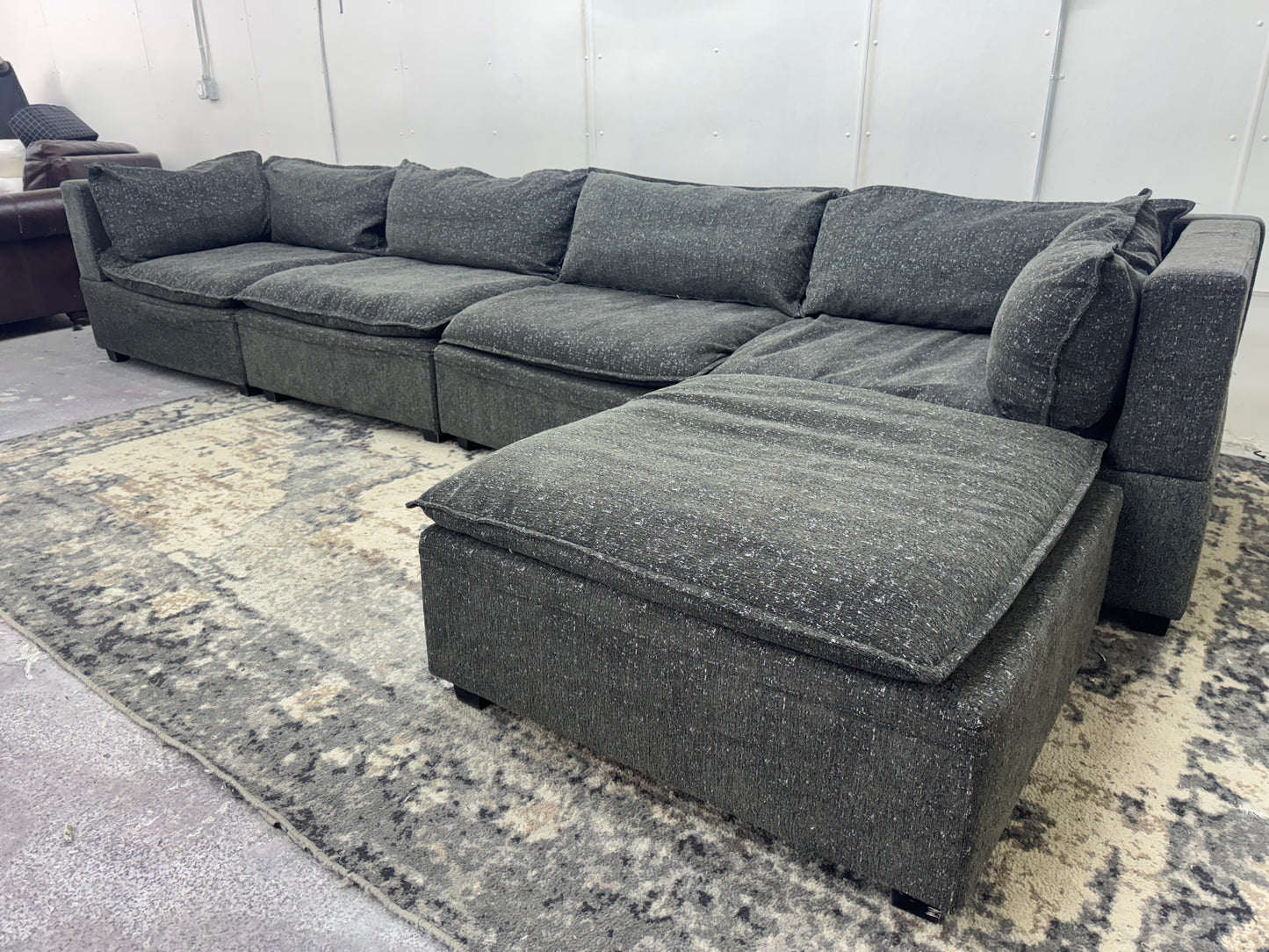 LIKE NEW Modular 5-Piece Albany Park Kova Sectional