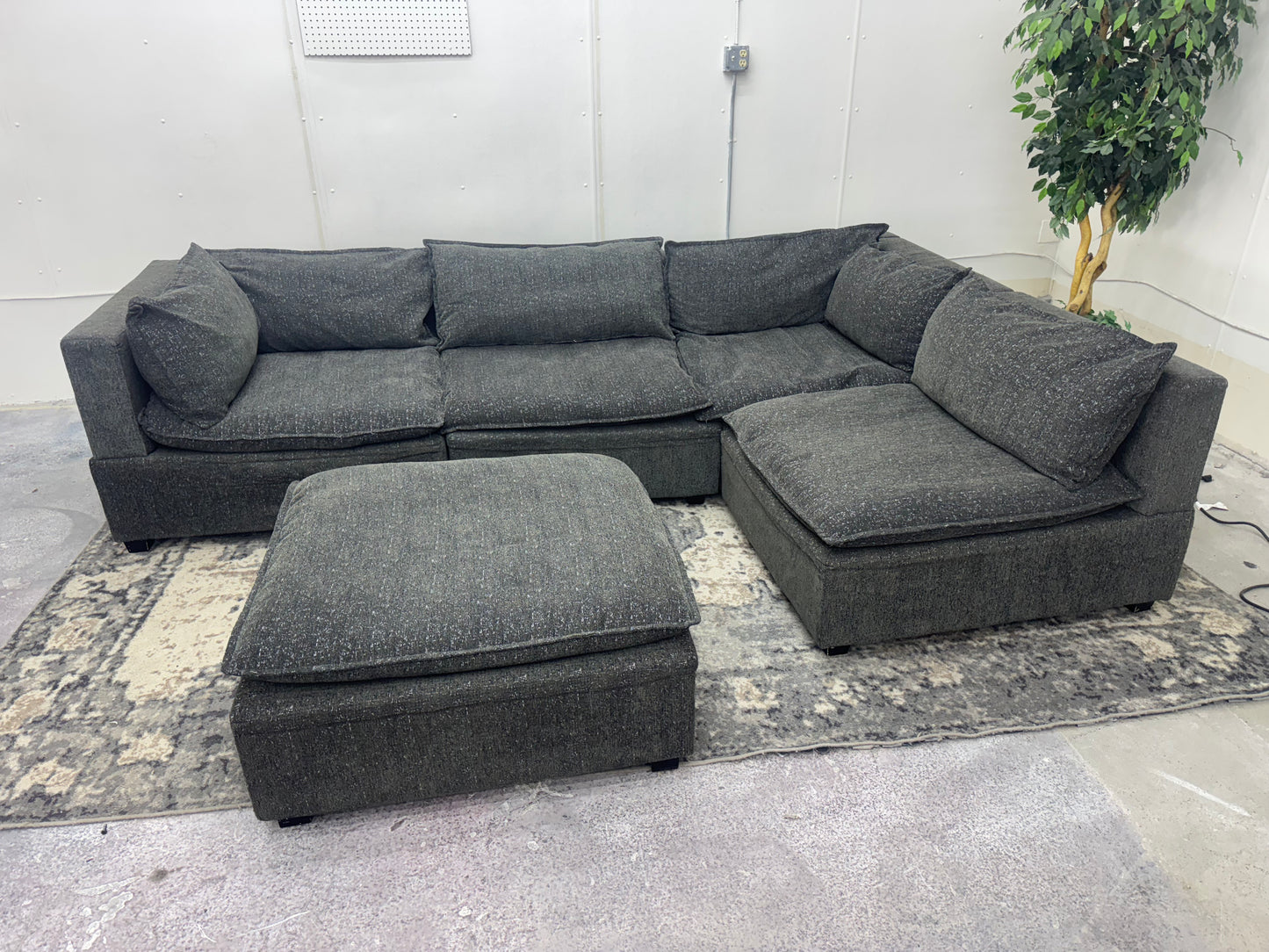 LIKE NEW Modular 5-Piece Albany Park Kova Sectional
