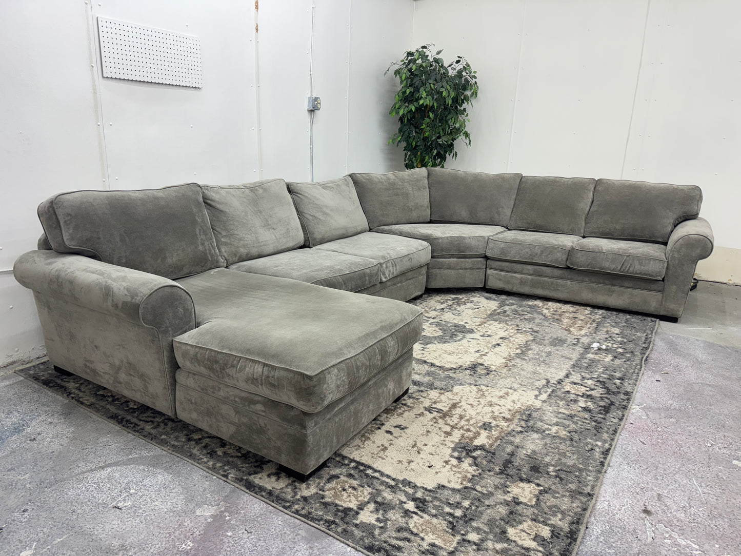 LIKE NEW Huge Gray U Shaped Sectional Couch