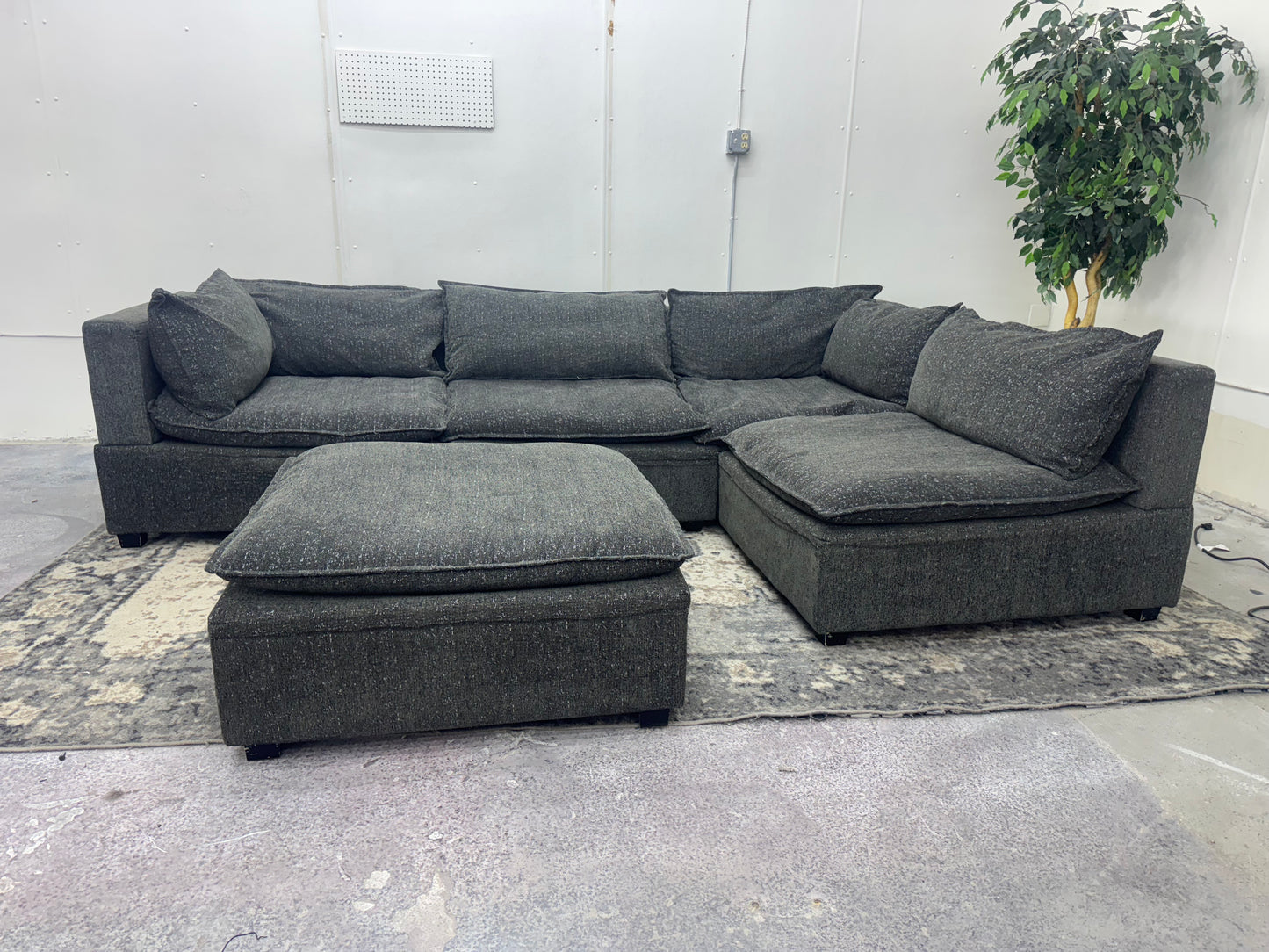 LIKE NEW Modular 5-Piece Albany Park Kova Sectional