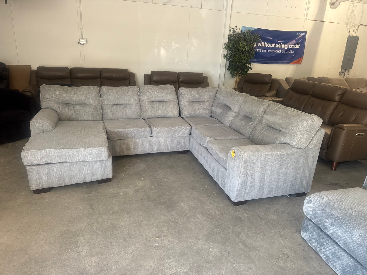 Gray U-Shape Sectional with Reversible Chaise