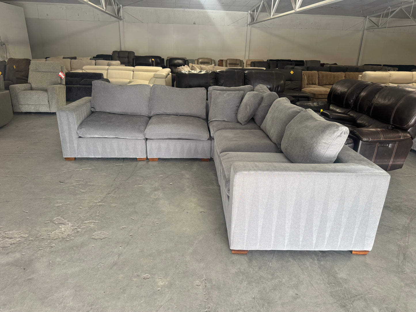 Like New 5 Piece Modular Cloud Sectional