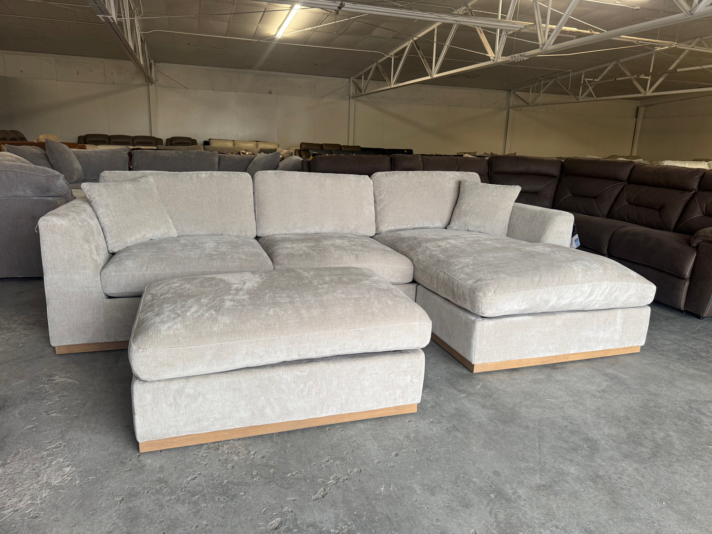Beige Mid Century Modern L Shape Sectional w/ Reversible Chaise and Ottoman