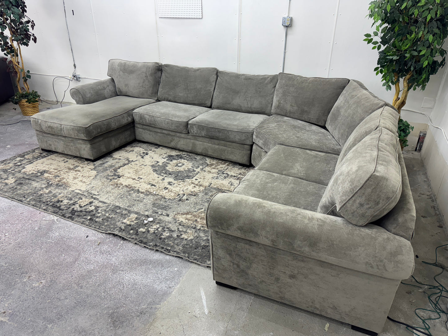 LIKE NEW Huge Gray U Shaped Sectional Couch