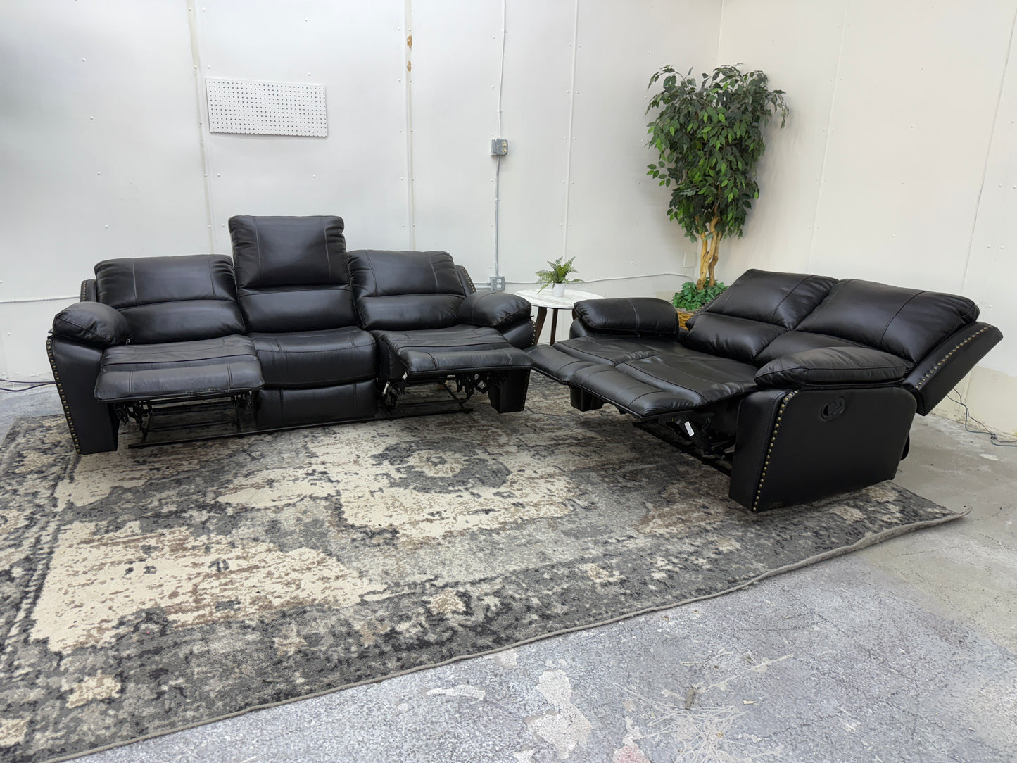 Reclining Sofa Set – Gorgeous LIKE NEW Abbyson Black Leather Couch & Loveseat
