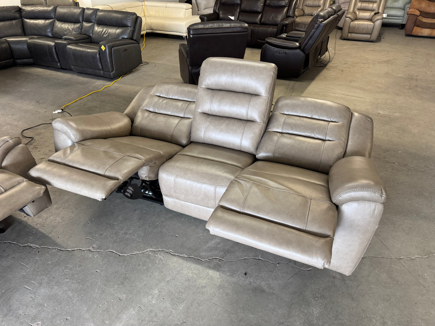 Brand New 4 Piece Leather Reclining Set (2 Sofas, 2 Armchairs)