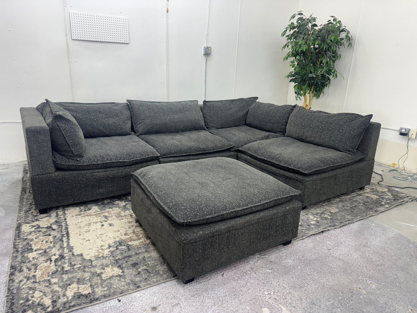 LIKE NEW Modular 5-Piece Albany Park Kova Sectional