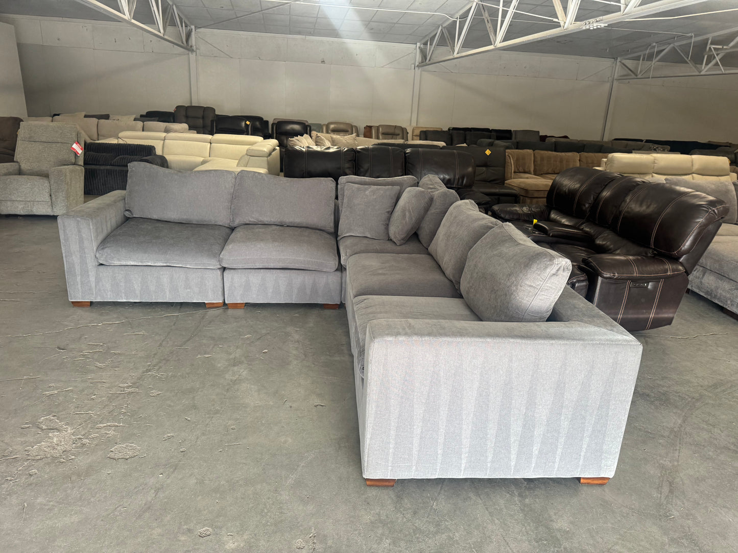 Like New 5 Piece Modular Cloud Sectional