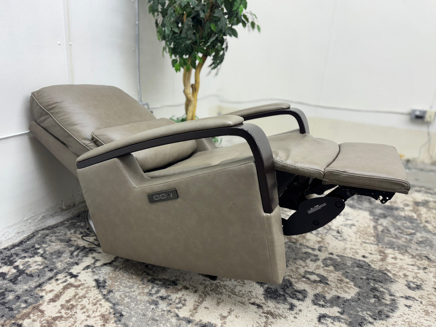 Shayne Leather Power Recliner with Power Headrest
