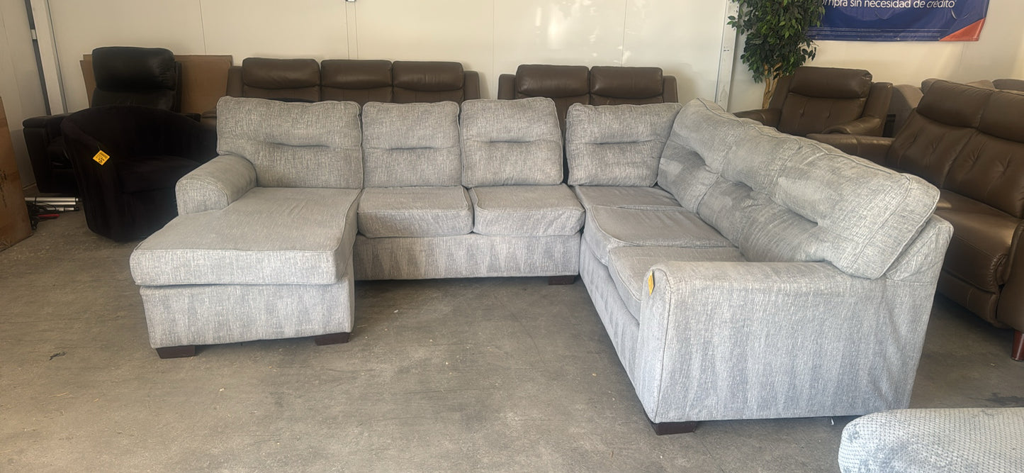 Gray U-Shape Sectional with Reversible Chaise