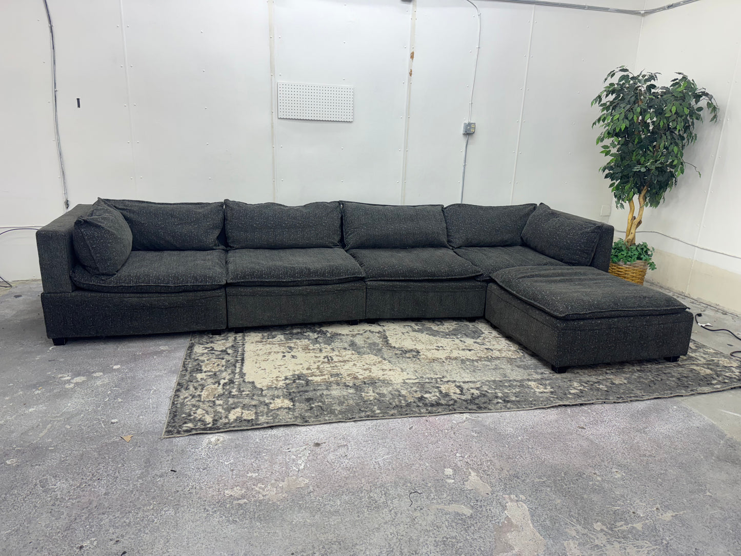 LIKE NEW Modular 5-Piece Albany Park Kova Sectional