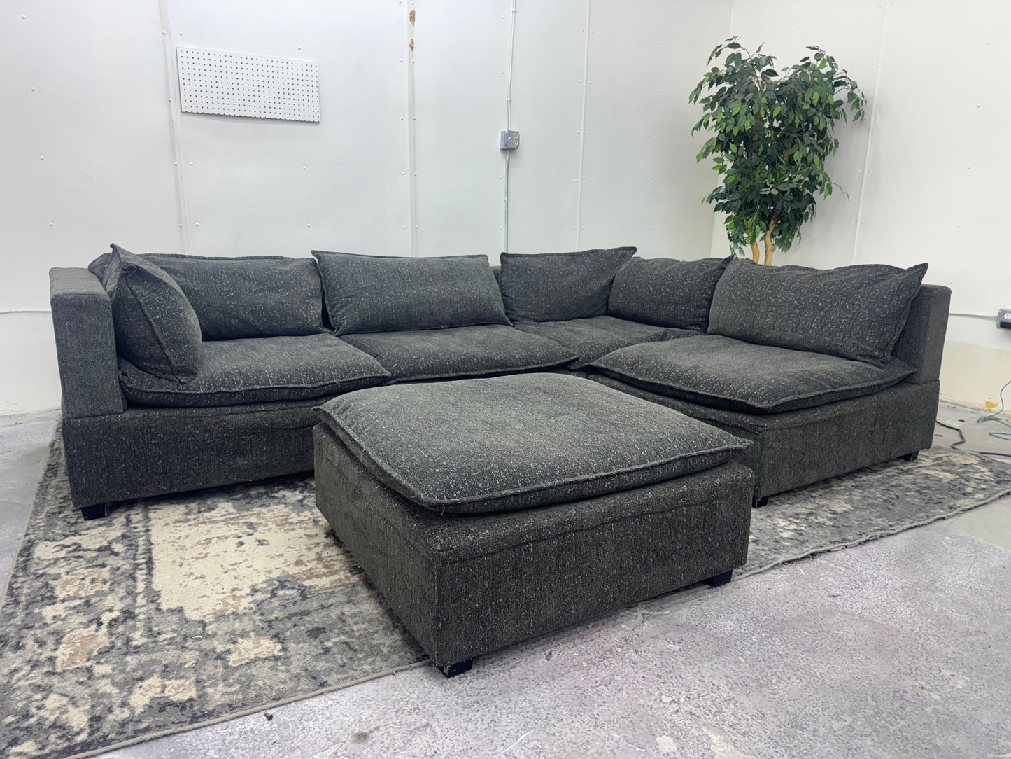 LIKE NEW Modular 5-Piece Albany Park Kova Sectional