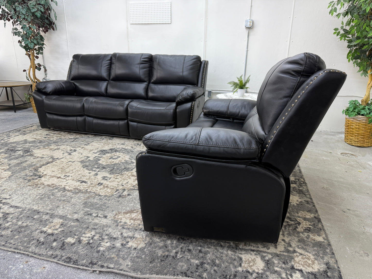 Reclining Sofa Set – Gorgeous LIKE NEW Abbyson Black Leather Couch & Loveseat