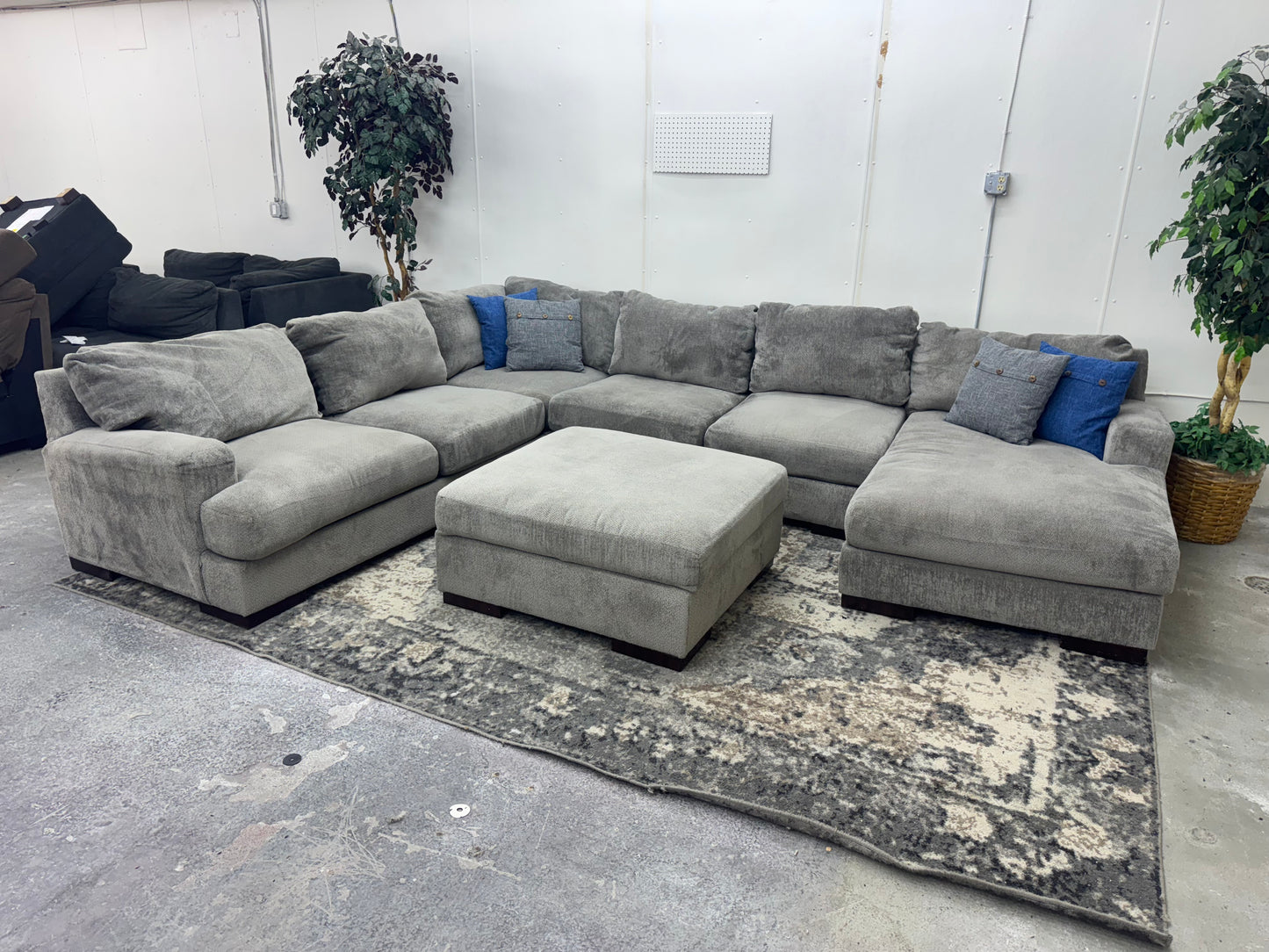 LIKE NEW Plush Gray U-Shape Sectional Sofa with Storage Ottoman