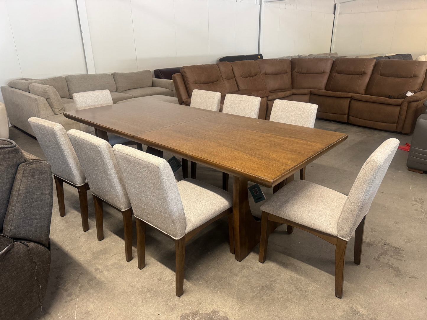 Thomasville Carmel Valley Dining Table & 8 Chairs