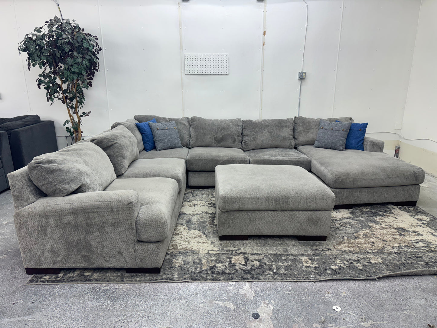 LIKE NEW Plush Gray U-Shape Sectional Sofa with Storage Ottoman