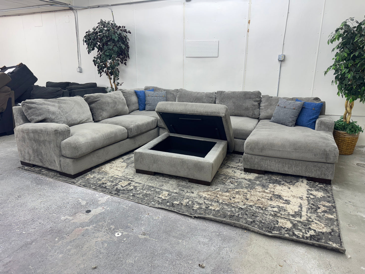 LIKE NEW Plush Gray U-Shape Sectional Sofa with Storage Ottoman