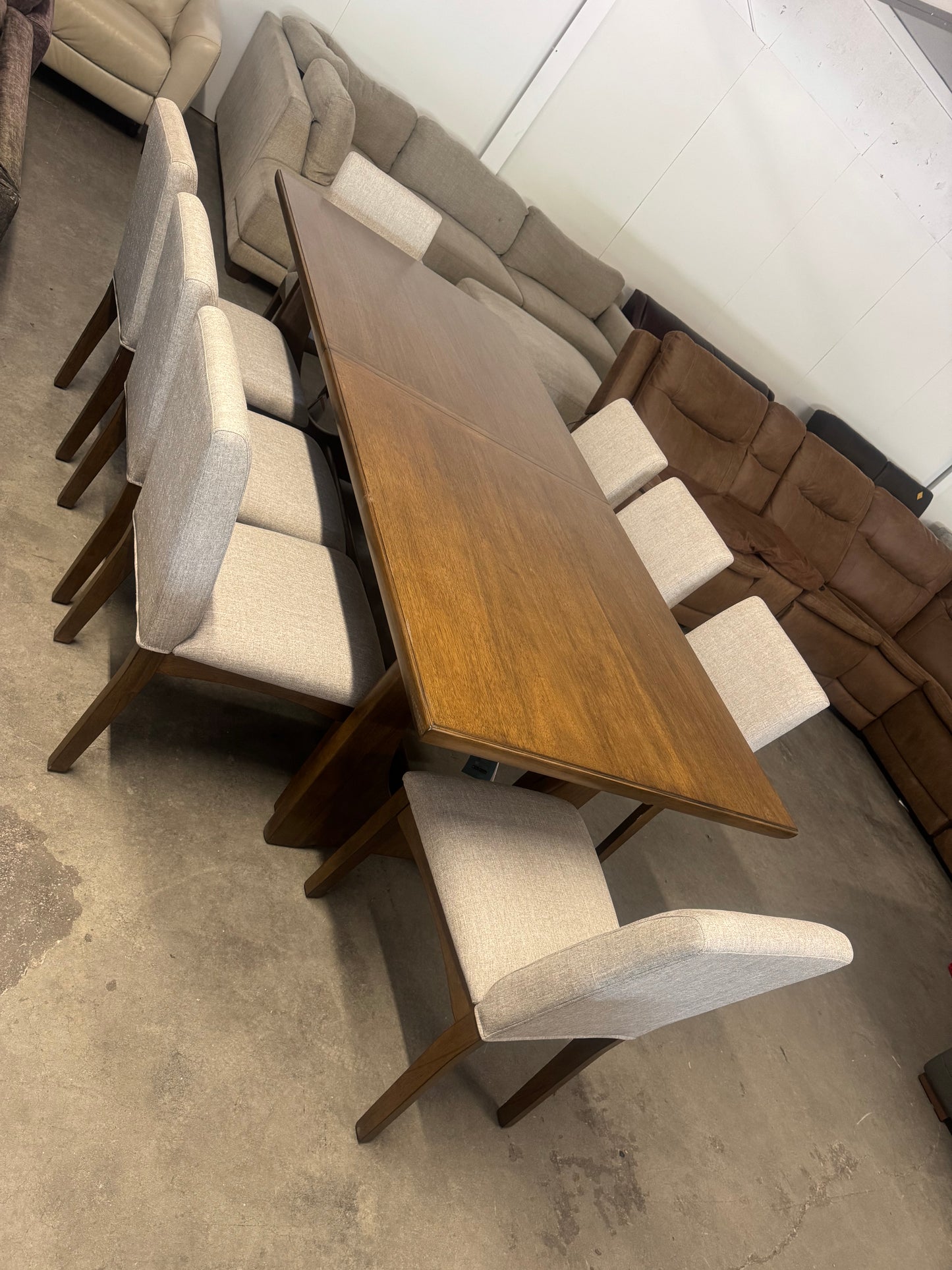 Thomasville Carmel Valley Dining Table & 8 Chairs