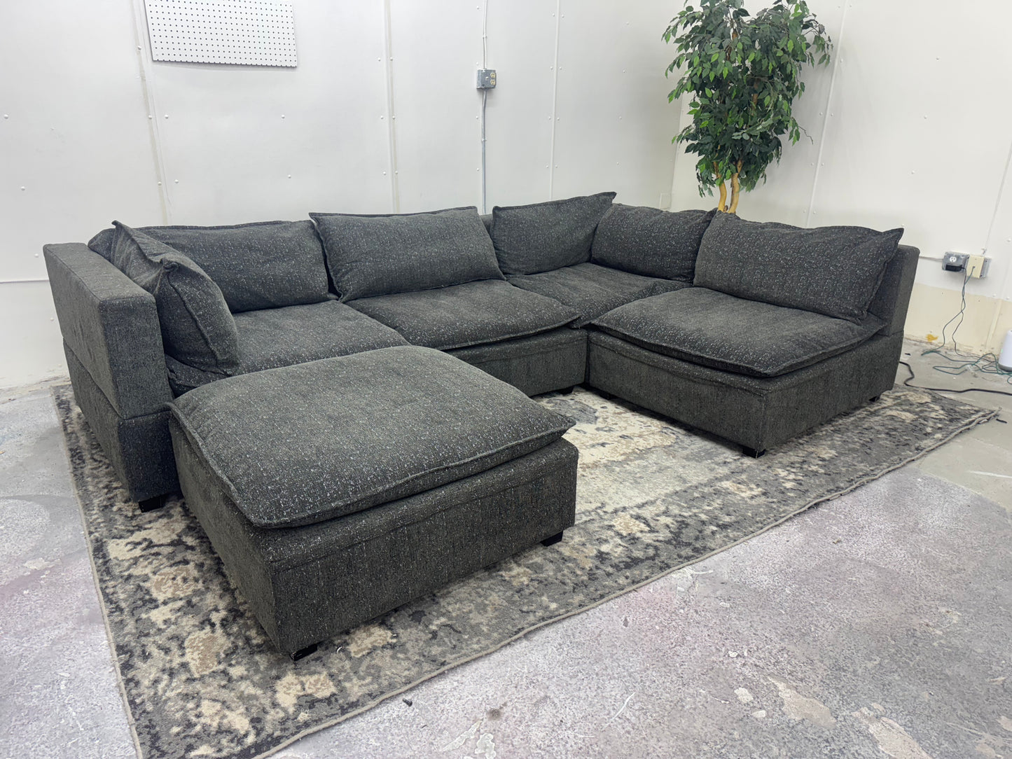 LIKE NEW Modular 5-Piece Albany Park Kova Sectional