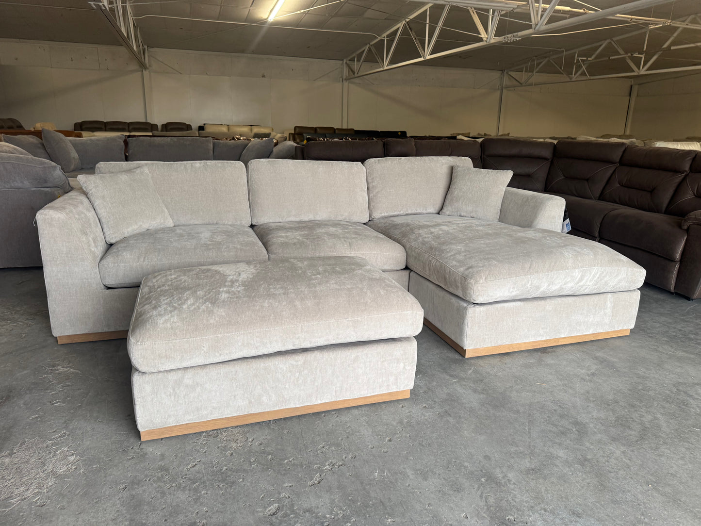 Beige Mid Century Modern L Shape Sectional w/ Reversible Chaise and Ottoman